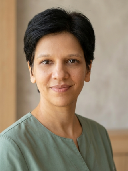 Kis-Molnár Dóra gyógytornász Szegeden, mester diplomával és több éves klinikai tapasztalattal. Gyógytorna Szeged Hátfájás, gerinc probléma, derék fájás, műtét utáni rehabilitáció